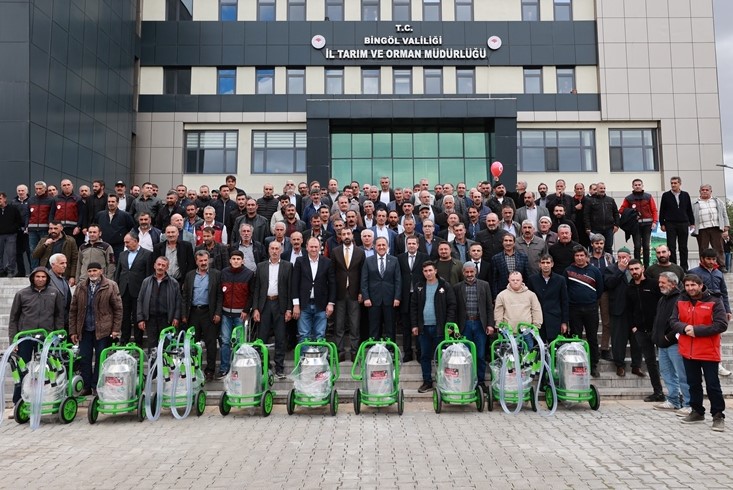 Bingöl’de Çiftçilere Yüzde 50 Hibeli Süt Sağım Makinesi Dağıtıldı